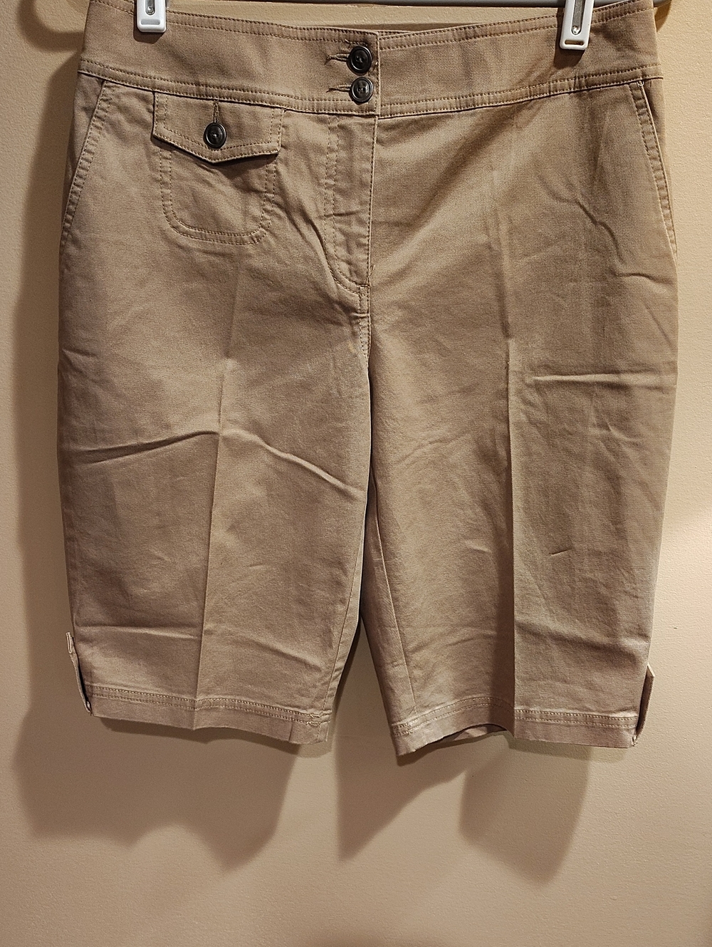 Chico's Y2K Modest Size 0 Tailored Tan Knee-Length Pockets Shorts WM&V